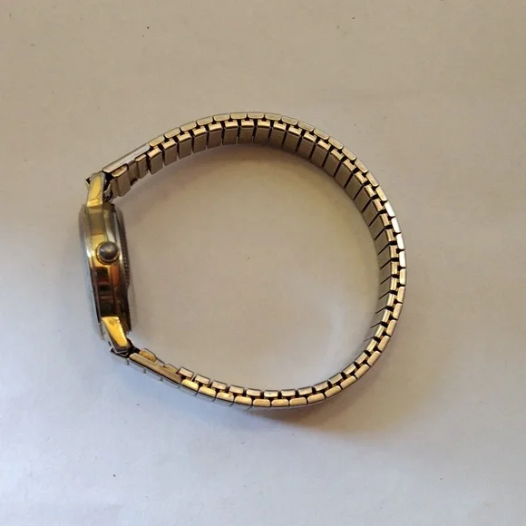 SOLD!! Vintage 18K Gold Plated Speidel Women's Watch w Diamond Accent! - Picture 4 of 9